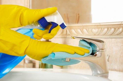Thorough end of tenancy and commercial deep cleaning in Hammersmith
