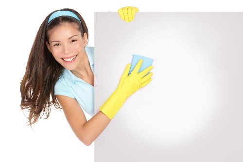 Cleaning and restoring a hard floor in a Hammersmith apartment